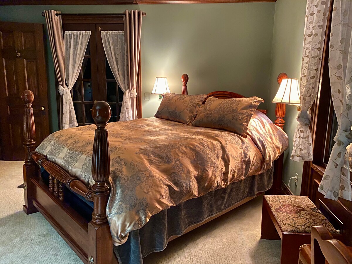 W.C. Ross Manor House "The Green Room" Houses for Rent in Wellsville