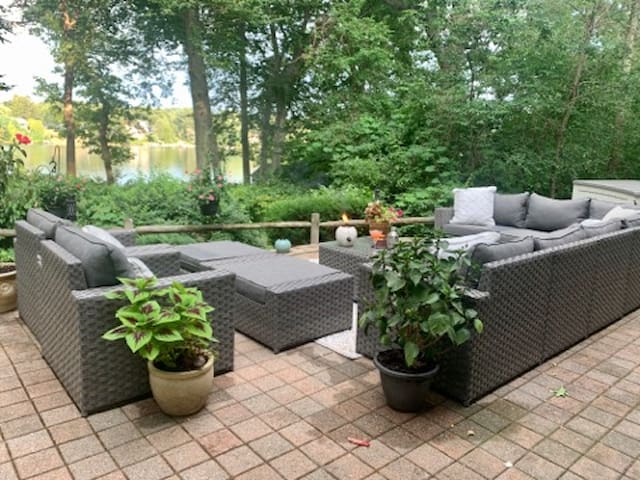 Spectacular Waterfront Home gallery image 2