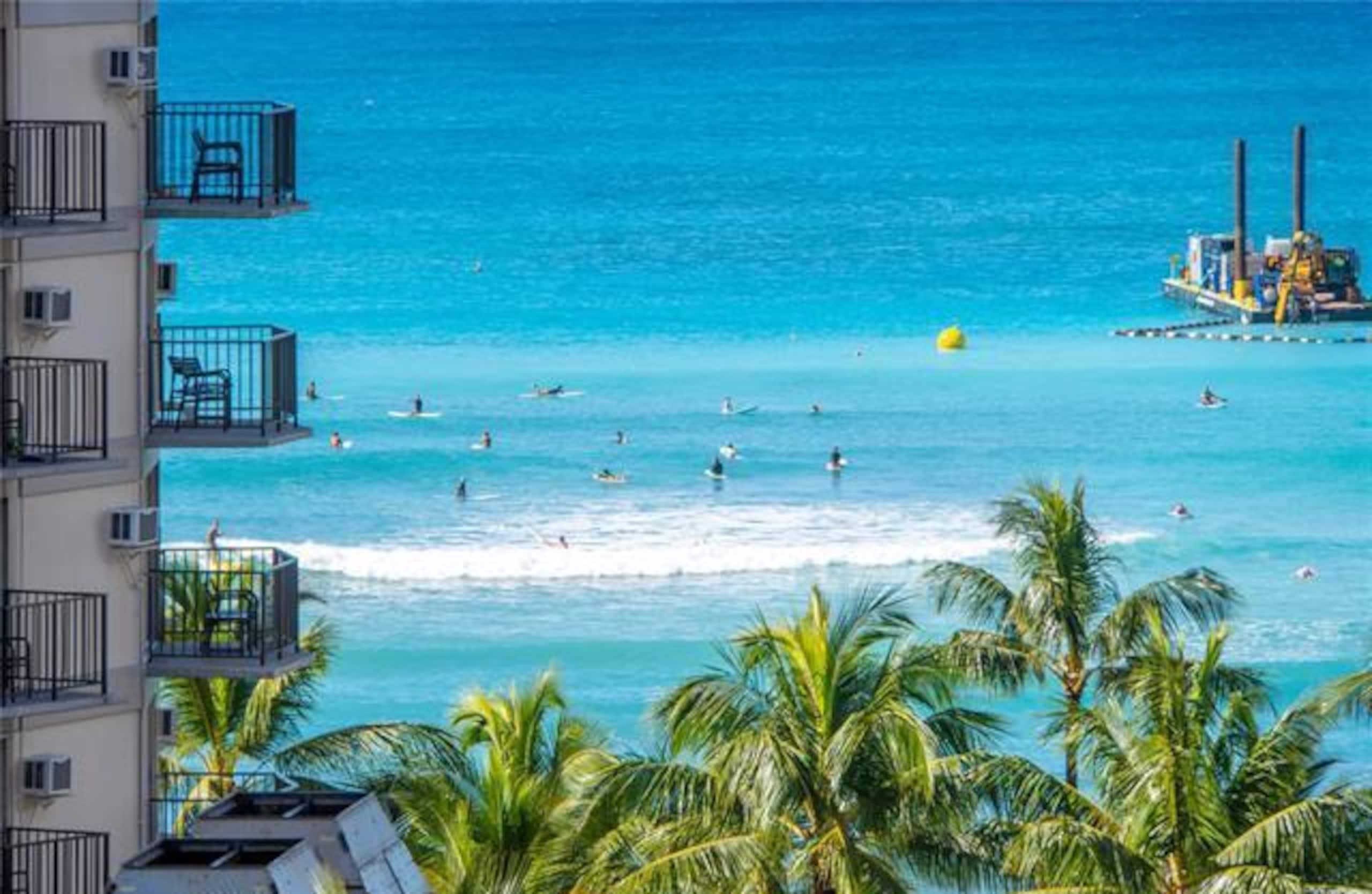 Condo in Honolulu · ★4.8 · Studio · 1 bed · 1 bath - Image 5
