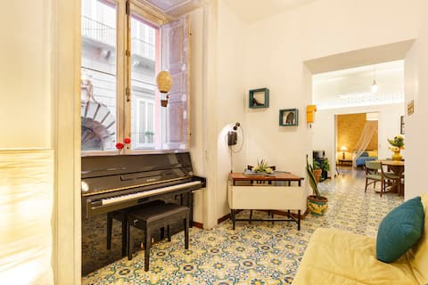 Proprietà Airbnb di successo: Design apt in historic center - Via Duomo a Napoli