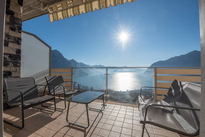 “La casa della collina” vista lago e piscina