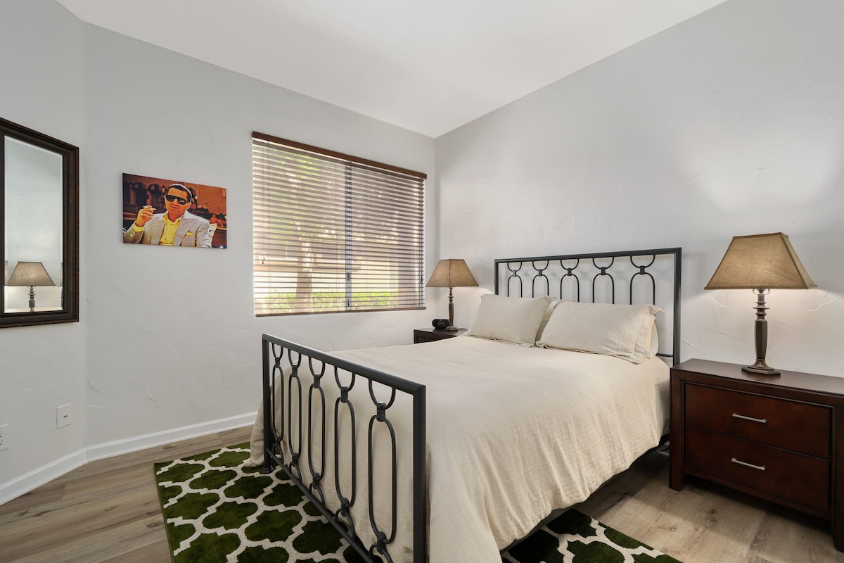 Пълна стая за гости.