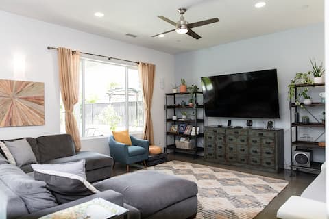 Popular Airbnb listing: Modern Hilltop Home: Roomy, Views, Family-Friendly in Navajo