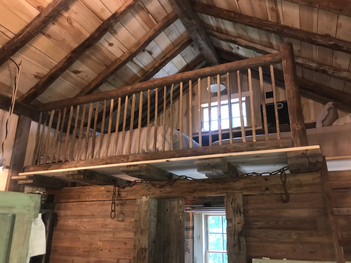 ลอฟท์เหนือห้องน้ำ