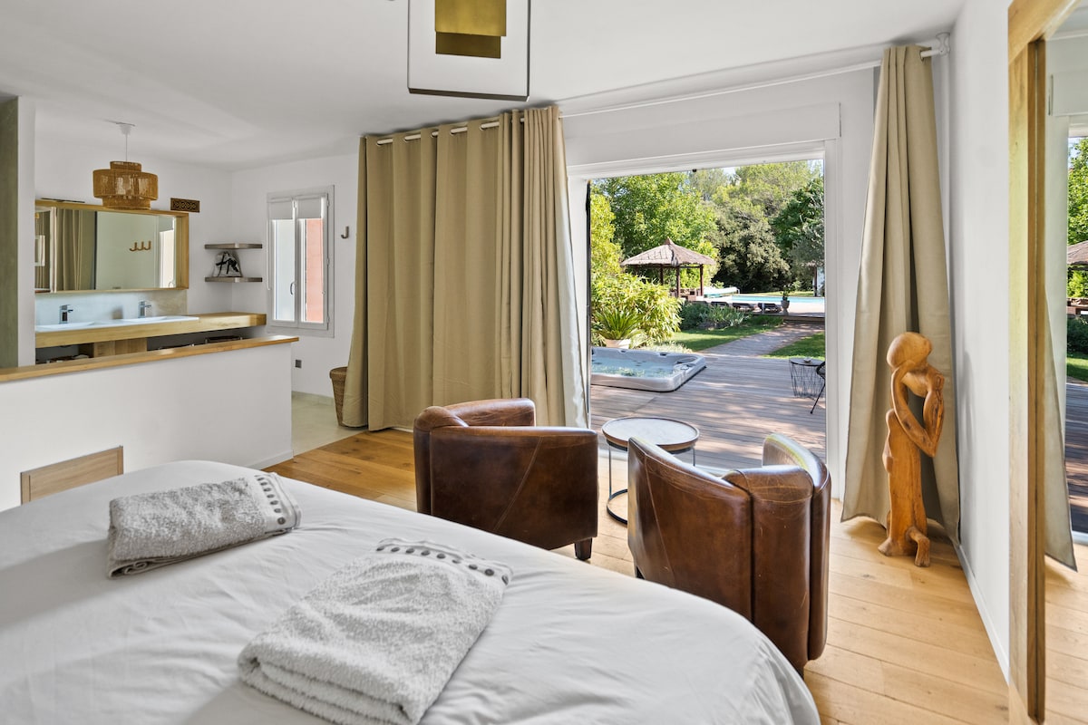 Основна спалня и джакузи