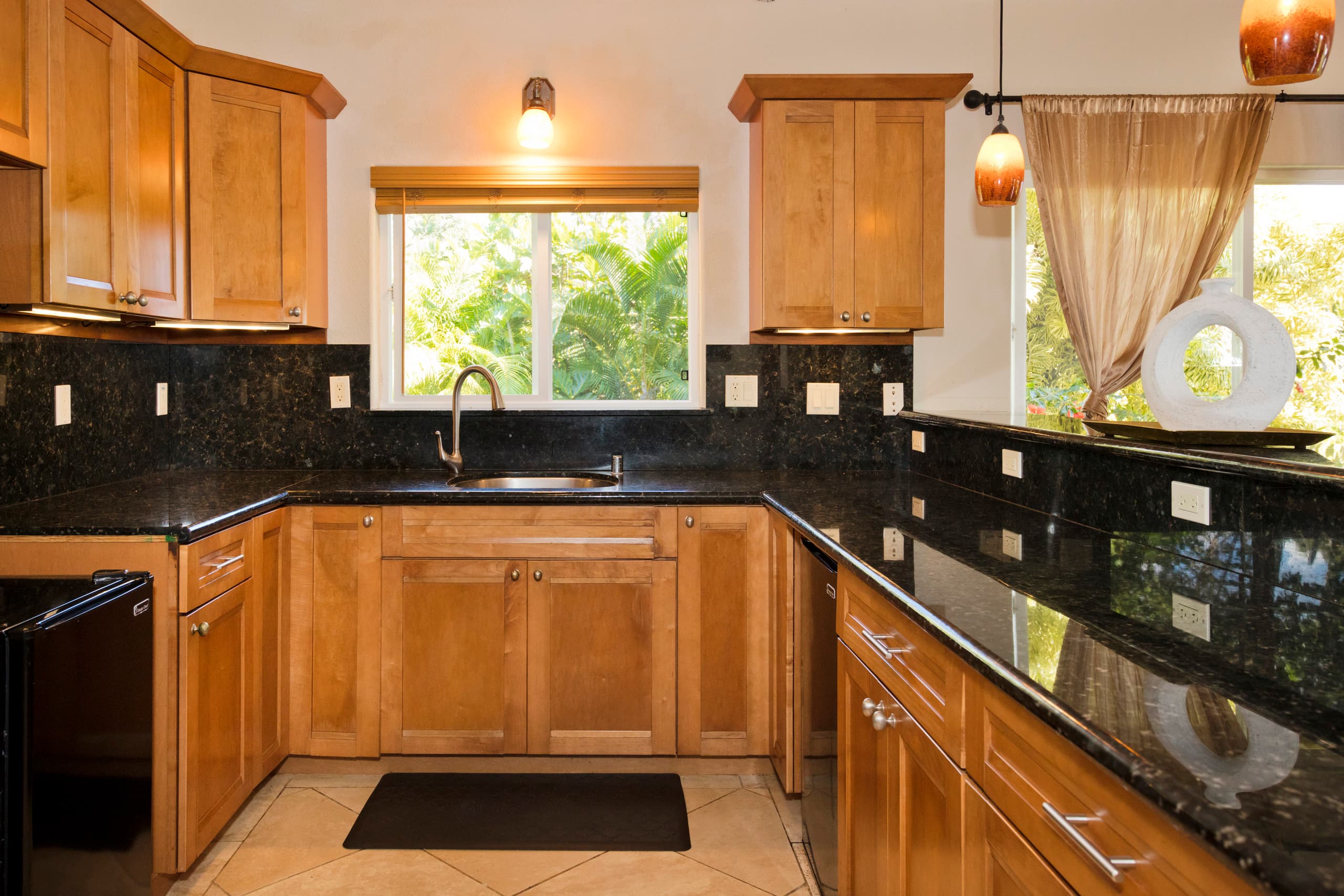 Oceanfront, Private Beach, A/C - Image 4