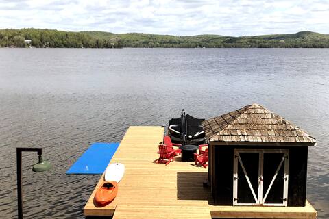 Muskoka Retreat - Beautiful 4 Season Lake Cottage