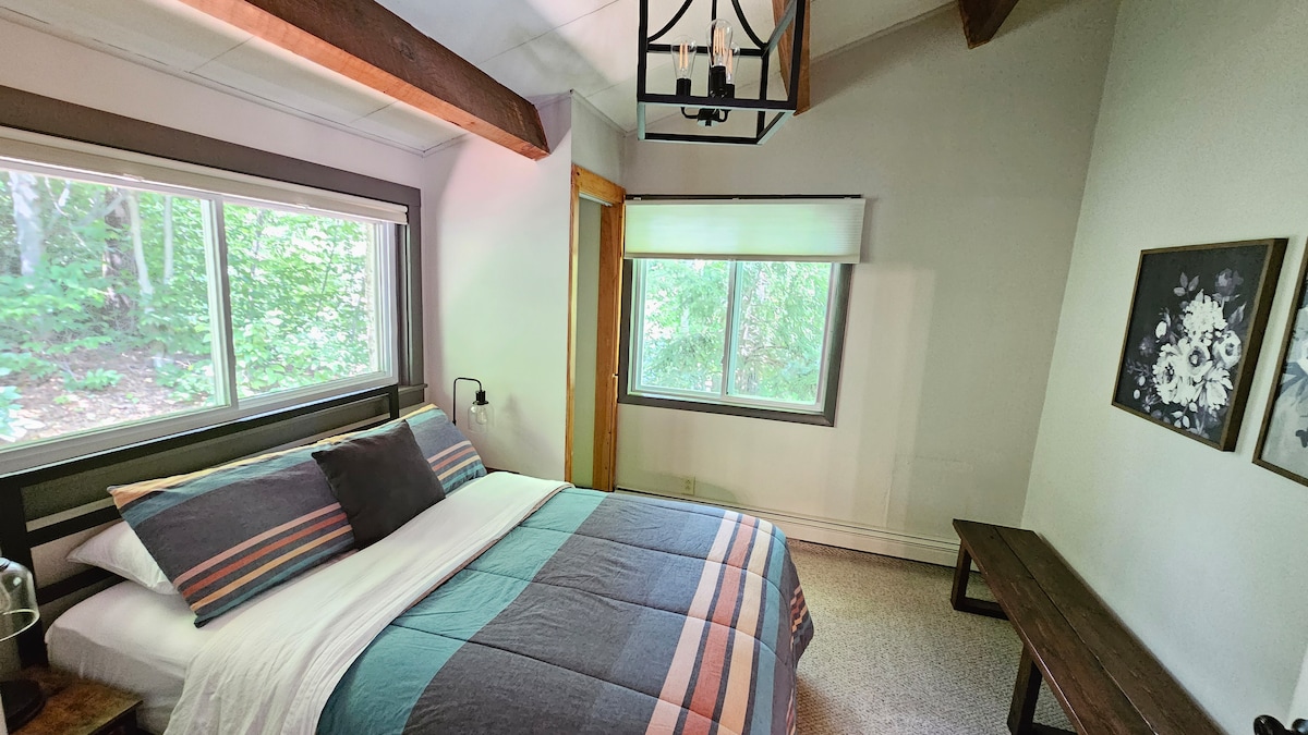 Spavaća soba 2 - bračni krevet s dva ormara