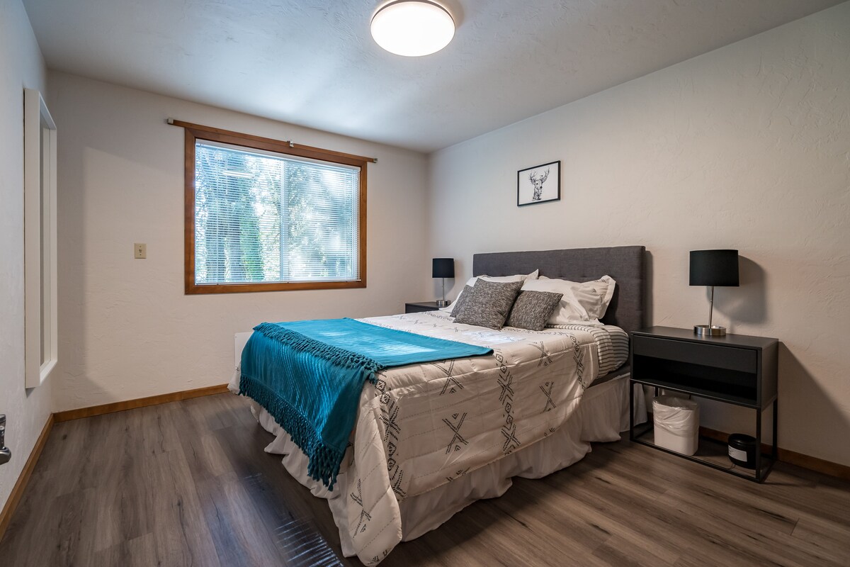 Private bedroom with window facing the river and close enough to hear the soothing river sounds.