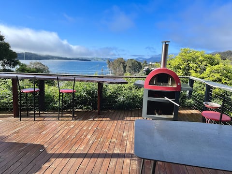 Your Summer Escape On The Lake!