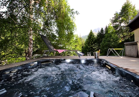 Ski-in/Ski-out Chalet, Quiet Location, and Jacuzzi