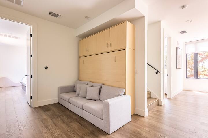 Chic and Boutique – Central Austin Estate gallery image 3