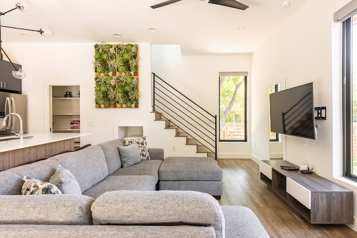 Chic and Boutique – Central Austin Estate