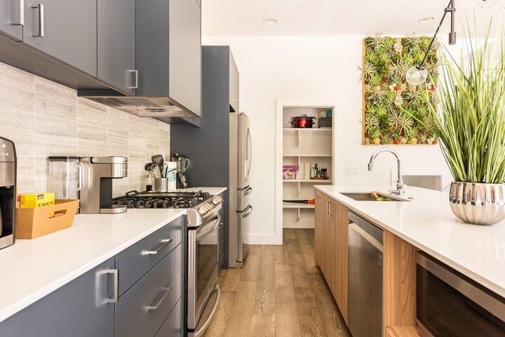 Chic and Boutique – Central Austin Estate gallery image 2