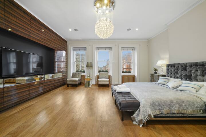 Magnificent House in Knightsbridge gallery image 2