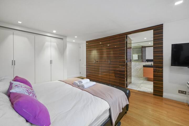 Magnificent House in Knightsbridge gallery image 4