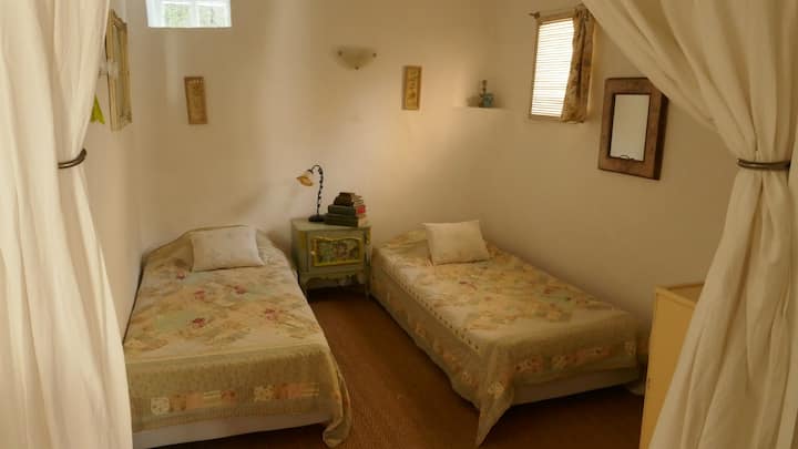 Jednolôžko na spanie.