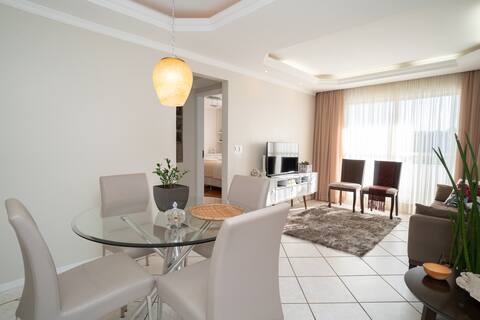 Cozy, Air-conditioned, 1200m from Germanic Village