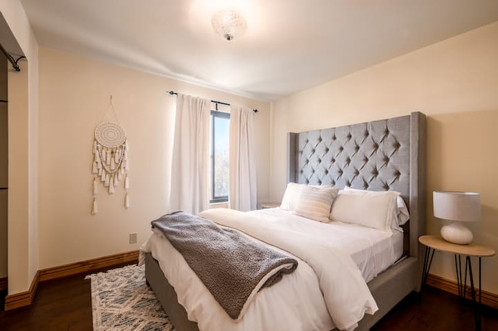 Chumba cha kulala cha 2 na kitanda cha ukubwa wa Malkia