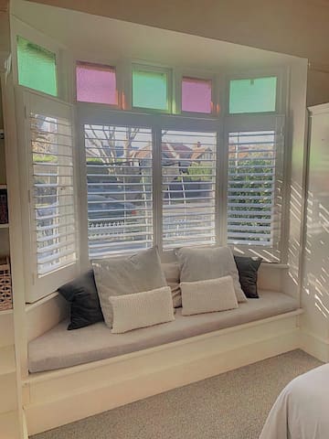 Elwood Edwardian 3BEDR+Garage (walk village+beach) gallery image 4