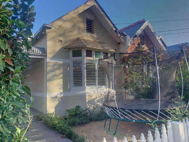 Elwood Edwardian 3BEDR+Garage (walk village+beach)