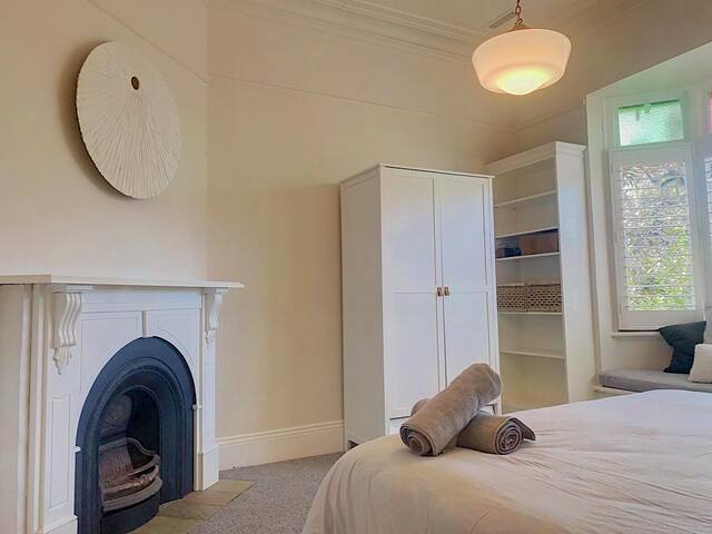 Elwood Edwardian 3BEDR+Garage (walk village+beach) gallery image 5