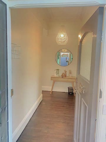 Elwood Edwardian 3BEDR+Garage (walk village+beach) gallery image 2