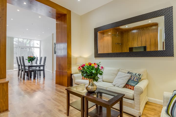 Luxurious lower ground Floor, Large 3 bedroom flat