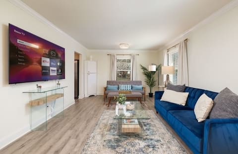 Top performing Airbnb: Charming clean ranch with games, pergola, backyard in Windsor Park