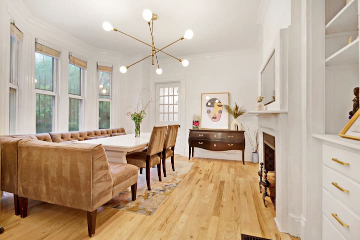 3-Story Modern Comfort w/ Parking | 17 min EWR gallery image 3