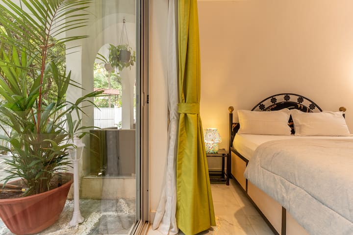 Bedroom 1 image 2