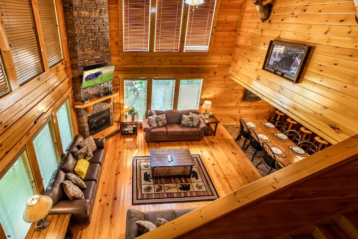 Location! 6 Master Suites, Hot Tub, Theater! - Pigeon Forge