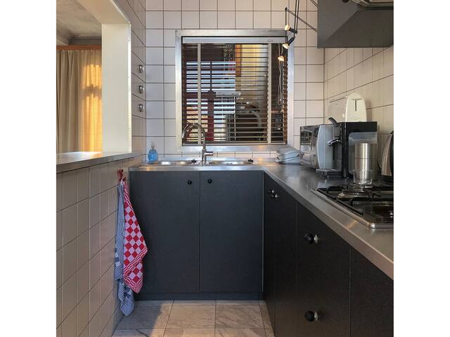 Apartment – 4 Guests – City Center Antwerp gallery image 5