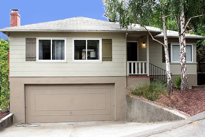 Montclair in Oakland Hills. 4 bedrm 2 Bath w/Suite