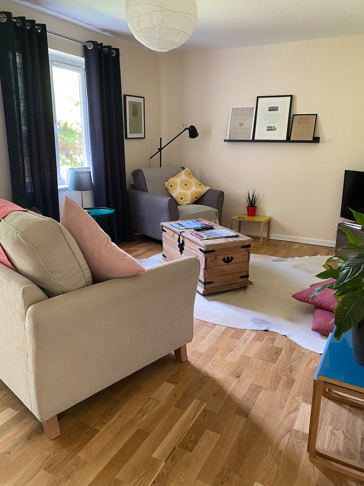 Popular Airbnb listing: Tetbury House with Parking and South Facing Garden in Cotswold