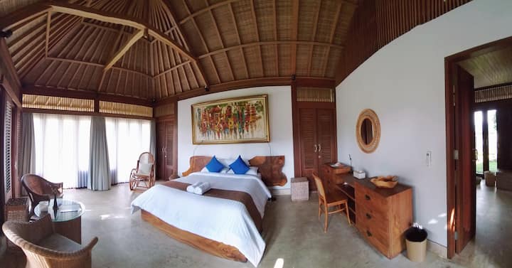 חדר שינה מזרחי בגודל 43 מ"ר עם נוף להר אגונג