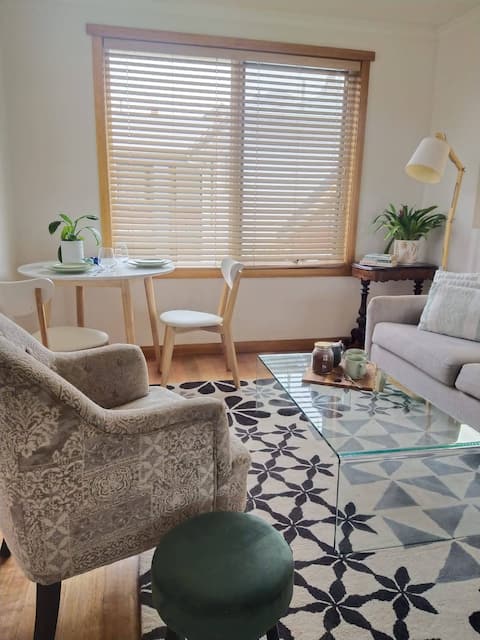 Popular Airbnb listing: Sun Studio: Minutes from Cataract Gorge and City! in City Of Launceston