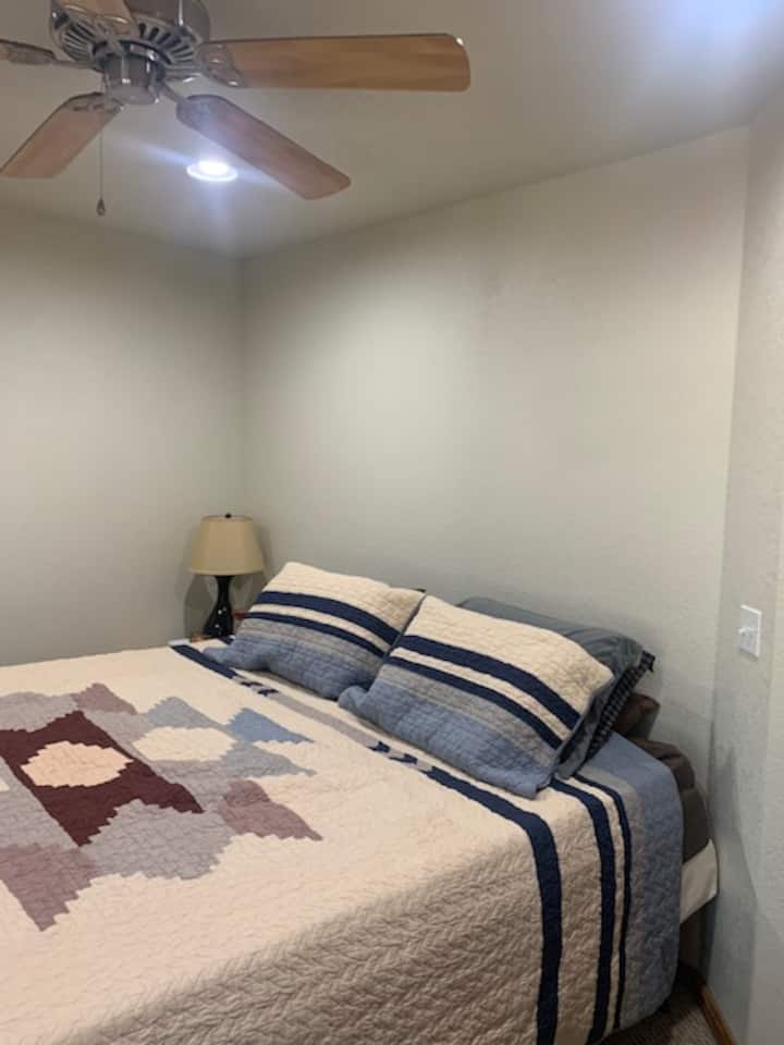 spavaća soba br. 2, bračni krevet (madrac od memorijske pjene)