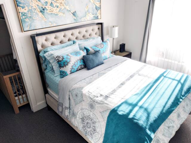 5 Bdrm-11 Bed Home +GuestHouse/2 Bdrm, 5 BedsLOVE gallery image 2