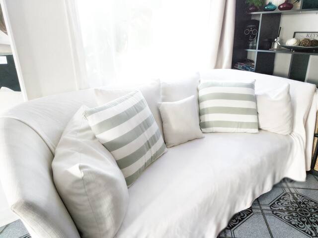 5 Bdrm-11 Bed Home +GuestHouse/2 Bdrm, 5 BedsLOVE gallery image 3