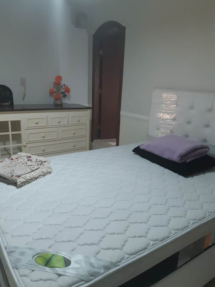 ห้อง 3 บนชั้นบนสุดพร้อมวิวป่าด้านหลัง