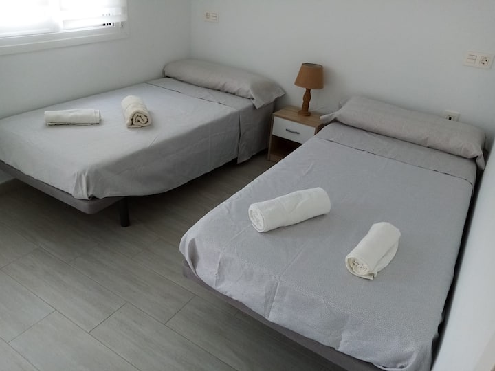 Bweni 1. Imewekewa vitanda rahisi