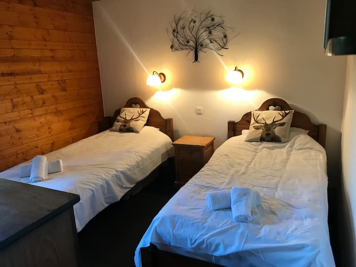 Chumba cha kulala cha kahawia #2