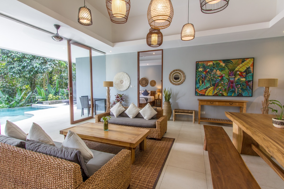 Villa in Bali · ★4.83 · 3 bedrooms · 3 beds · 3 baths, Airbnb сравним