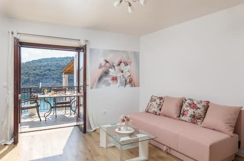 Top Airbnb: Apartment DUBE - Zaton Mali 2+2 in Zaton