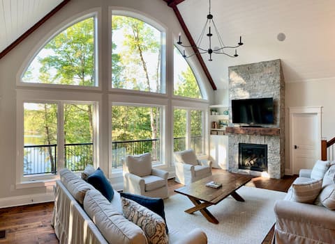 Luxury Drag Lake Cottage with Hot Tub and A/C