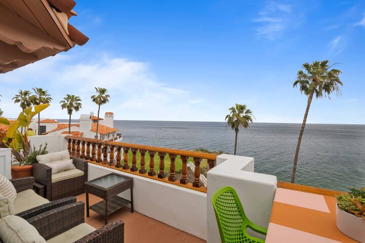 2-Bedroom Condo: OCEAN Views & Golf Cart!