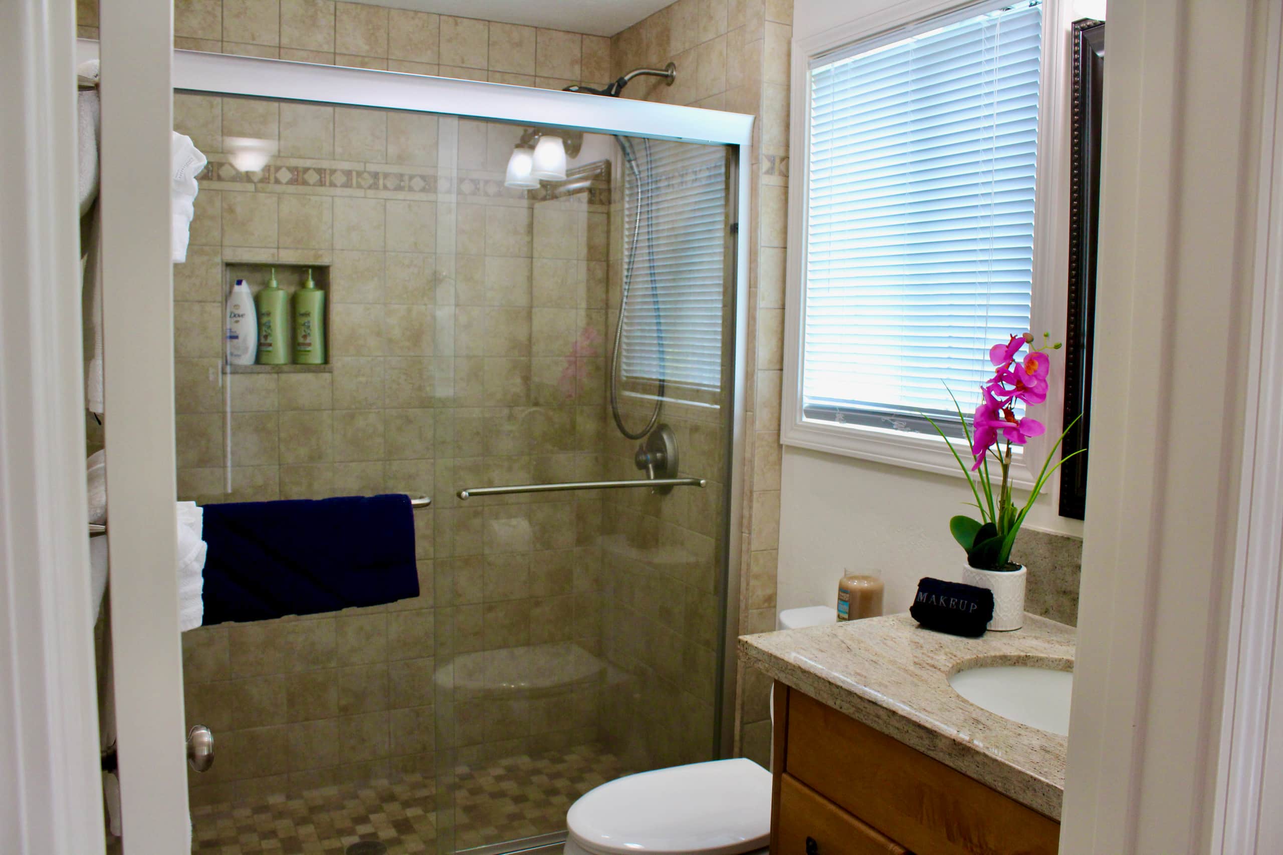 Condo in Kailua-Kona · ★4.96 · 2 bedrooms · 4 beds · 2 private baths - Image 14