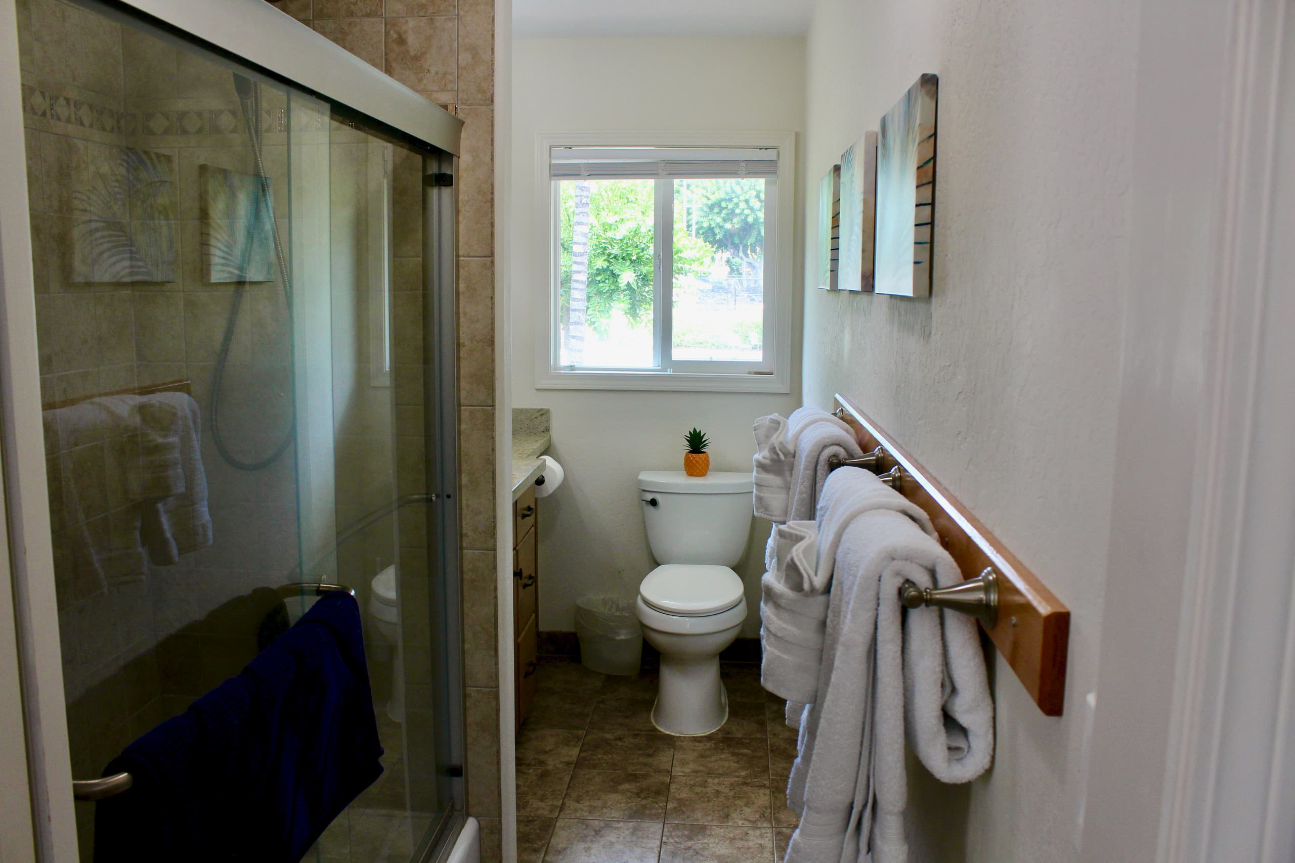 Condo in Kailua-Kona · ★4.96 · 2 bedrooms · 4 beds · 2 private baths - Image 17