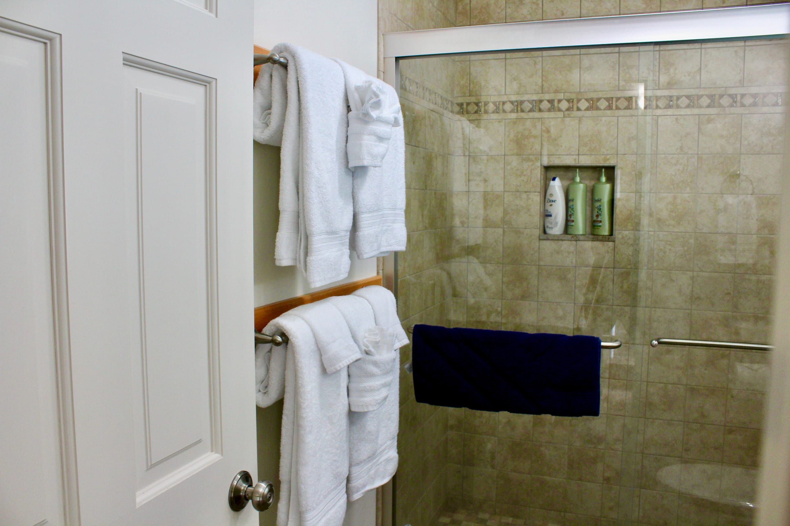 Condo in Kailua-Kona · ★4.96 · 2 bedrooms · 4 beds · 2 private baths - Image 15